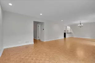 7 The Court of Island Point, Northbrook, IL 60062 - Photo 18