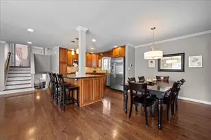 927 Holly Ct, Deerfield, IL 60015 - Photo 6