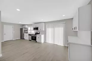 211 Independence Ave, Joliet, IL 60433 - Photo 10
