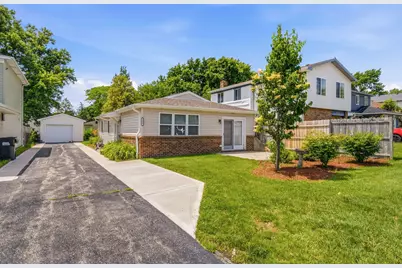 225 Mill Stream Drive, Bolingbrook, IL 60440 - Photo 2