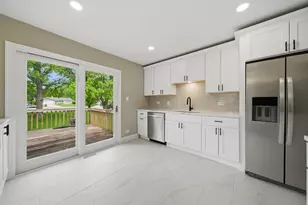 2S206 Mayfield Ln, Glen Ellyn, IL 60137 - Photo 6