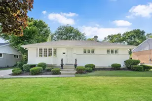808 Delles Rd, Wheaton, IL 60189 - Photo 1