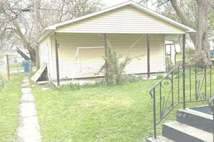 1221 E Chestnut St, Kankakee, IL 60901 - Photo 2