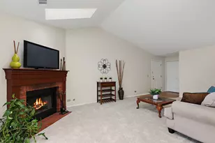 2838 Meadow Ln, Schaumburg, IL 60193 - Photo 4