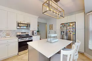 426 Farmhill Cir, Wauconda, IL 60084 - Photo 8
