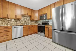 375 Plum Creek Dr, Wheeling, IL 60090 - Photo 4