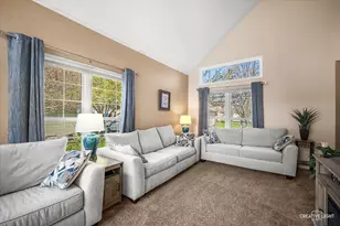 12 Middlefield Ct, Lake in the Hills, IL 60156 - Photo 4