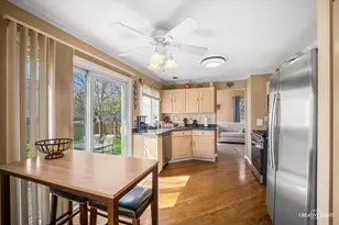 12 Middlefield Ct, Lake in the Hills, IL 60156 - Photo 8