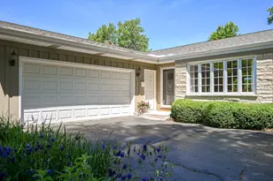 456 Fairview Ave, Glen Ellyn, IL 60137 - Photo 2