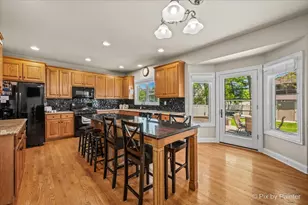 137 Oak Ave, Wood Dale, IL 60191 - Photo 8