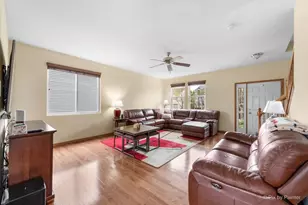 987 Valley Stream Dr, Pingree Grove, IL 60140 - Photo 4