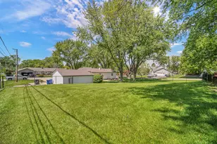 137 Birchwood Rd, Carpentersville, IL 60110 - Photo 22
