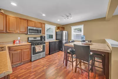 137 Birchwood Road, Carpentersville, IL 60110 - Photo 6