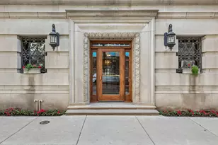 2912 N Commonwealth Ave, Chicago, IL 60657 - Photo 2