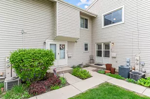 417 Verde Dr, Schaumburg, IL 60173 - Photo 1