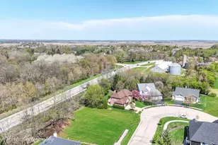 625 Sheffield Cir, Sugar Grove, IL 60554 - Photo 2