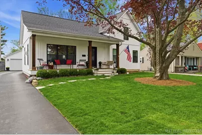 728 N Lincoln Avenue, Geneva, IL 60134 - Photo 1