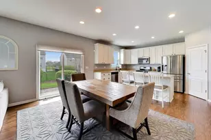 735 Glenwood Dr, South Elgin, IL 60177 - Photo 8