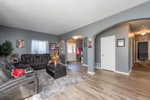 1995 W Meadowview Dr, Round Lake, IL 60073 - Photo 6