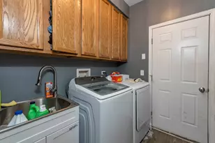 1995 W Meadowview Dr, Round Lake, IL 60073 - Photo 28