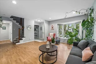 39 Boxwood Ln, Cary, IL 60013 - Photo 2