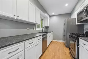 39 Boxwood Ln, Cary, IL 60013 - Photo 6