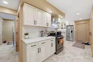9081 Del Prado Dr, Palos Hills, IL 60465 - Photo 10
