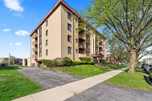 5800 W 105th St, Oak Lawn, IL 60453 - Photo 2