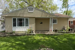 155 W Wayne Pl, Wheeling, IL 60090 - Photo 1