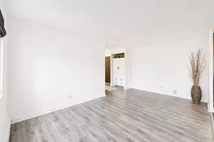 700 W Bittersweet Pl, Chicago, IL 60613 - Photo 6