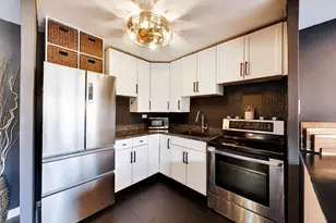 700 W Bittersweet Pl, Chicago, IL 60613 - Photo 12