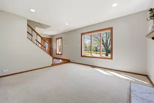 400 Banbury Ave, Elk Grove Village, IL 60007 - Photo 4