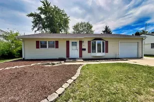 401 Holly Dr, Streamwood, IL 60107 - Photo 1