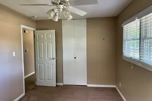 401 Holly Dr, Streamwood, IL 60107 - Photo 12