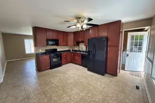 401 Holly Dr, Streamwood, IL 60107 - Photo 4