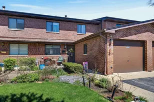 1219 Hunters Ln, Lake Zurich, IL 60047 - Photo 2