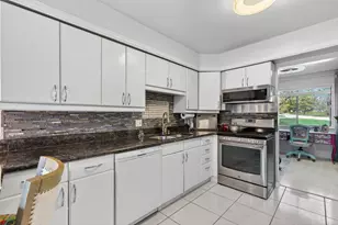 1219 Hunters Ln, Lake Zurich, IL 60047 - Photo 12