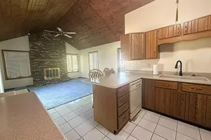 300 Fieldstone Ln, Dixon, IL 61021 - Photo 8