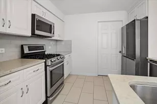 1009 Huntington Dr, Elk Grove Village, IL 60007 - Photo 10