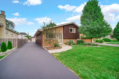 557 W Crockett Avenue, Elmhurst, IL 60126 - Photo 2