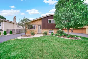 557 W Crockett Ave, Elmhurst, IL 60126 - Photo 1
