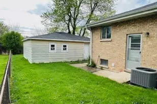 7800 S 78th Ct, Bridgeview, IL 60455 - Photo 4