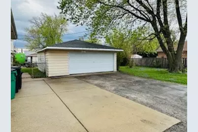 7800 S 78th Court, Bridgeview, IL 60455 - Photo 2