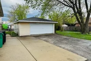 7800 S 78th Ct, Bridgeview, IL 60455 - Photo 2