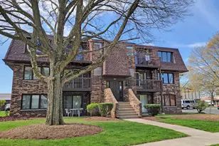 207 Uteg St, Crystal Lake, IL 60014 - Photo 1