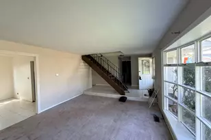 375 Longford Dr, Elgin, IL 60120 - Photo 6