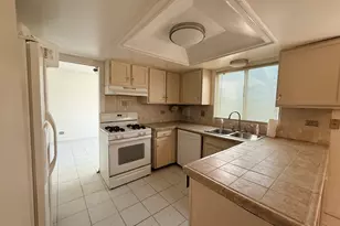 375 Longford Dr, Elgin, IL 60120 - Photo 10