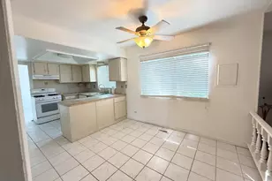375 Longford Dr, Elgin, IL 60120 - Photo 12