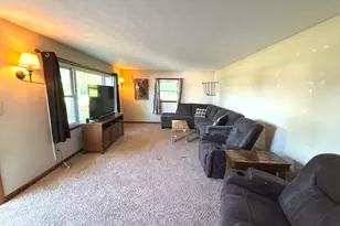 701 Boyd Ave, Iuka, IL 62849 - Photo 2