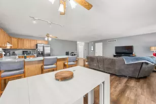 323 W Church St, Genoa, IL 60135 - Photo 8